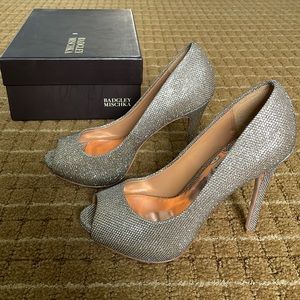 NEW with box Badgley Mischka Lust peep toe silver platform pump size 7
